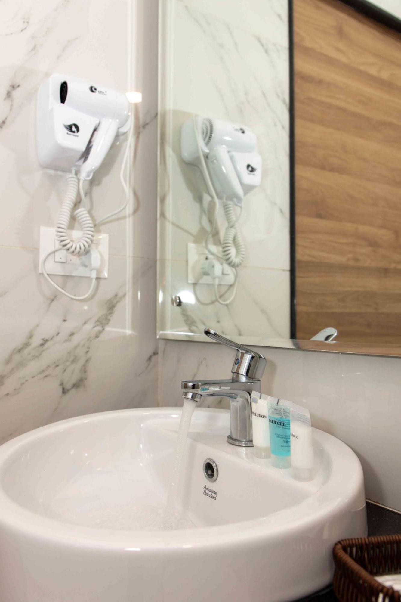 Shuvatara Suites & Spa, Thamel كاتماندو المظهر الخارجي الصورة
